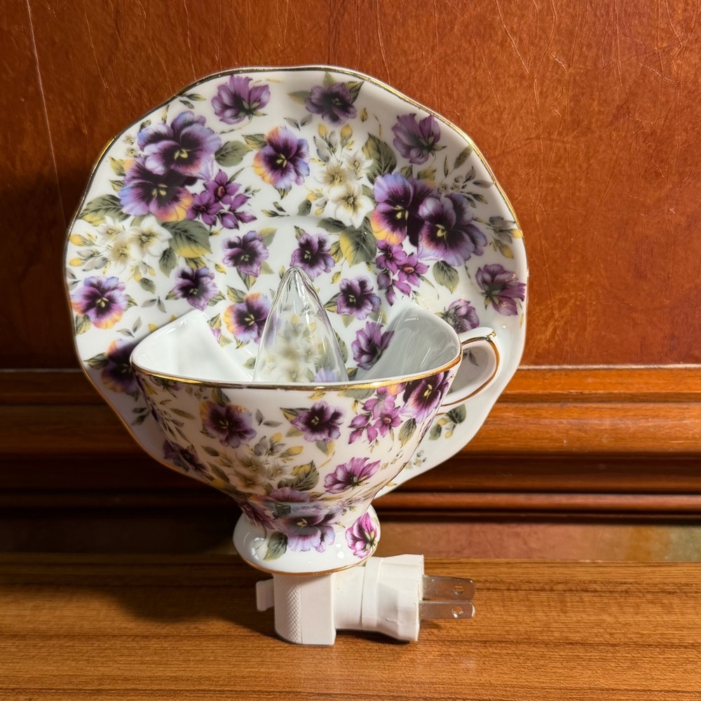 Victoria's Garden Purple Pansy Chintz Teacup and Saucer Night Light - Gold Trim